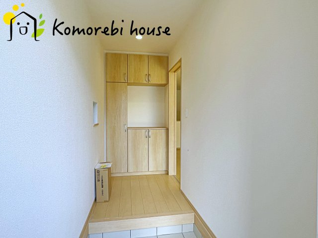 北本市北本　第1　新築一戸建て　ハートフルタウン　Cの玄関|玄関から快適な生活が始まる。収納・導線・使い勝手に配慮された、家族に優しい設計です。