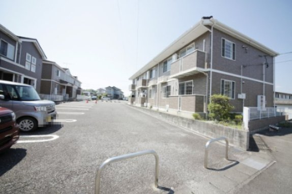 アルモニースクエアCの駐車場