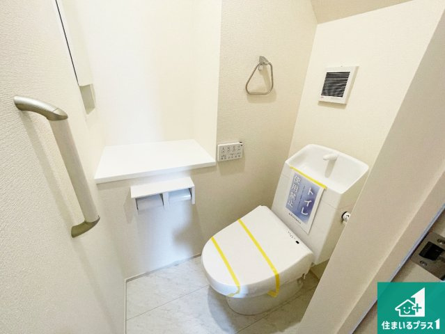 大津市際川　新築一戸建てのトイレ|1・2階の2ヶ所にあるので、朝の忙しい時間の順番待ちもなく、深夜の利用にも大変便利です。