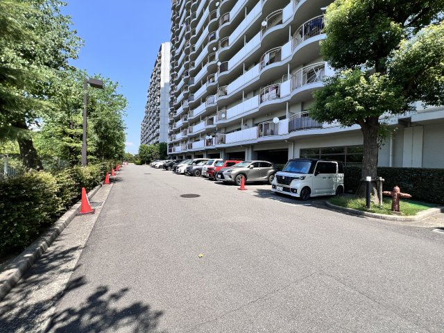 メイプルパーク・スクエア西弐番街の駐車場