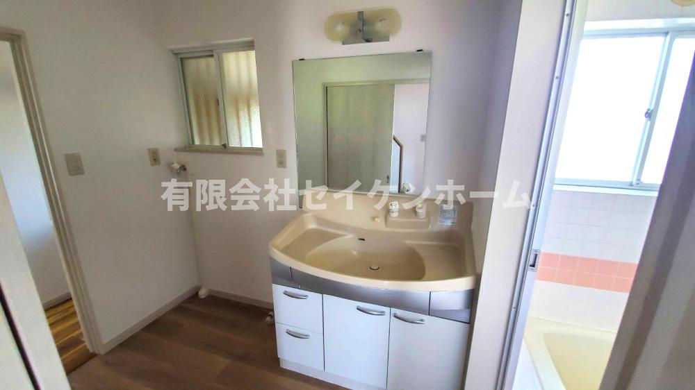 熊谷市万吉　中古戸建の独立洗面台