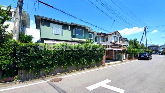 熊谷市万吉　中古戸建の前面道路含む現地写真