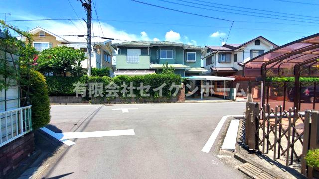 熊谷市万吉　中古戸建の前面道路含む現地写真