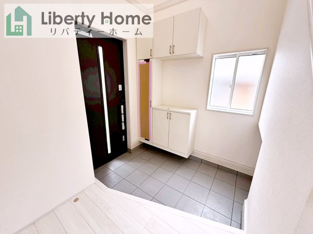 土浦市天川1丁目2期　新築戸建の玄関