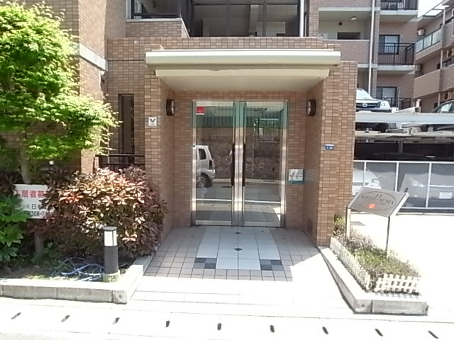 神戸市須磨区戎町５丁目の賃貸マンションのエントランス