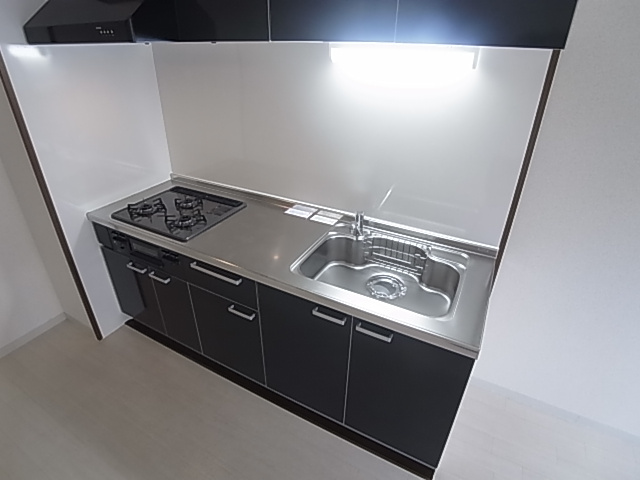 神戸市須磨区戎町５丁目の賃貸マンションのキッチン|システムキッチン（ガス3口）