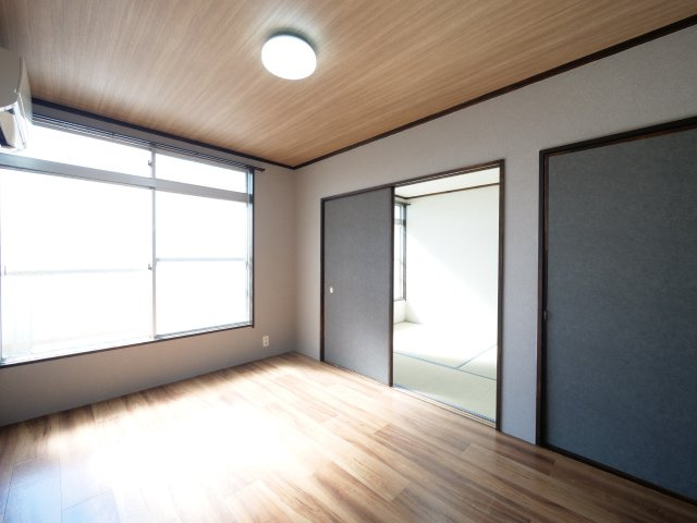 ル・クール緑町の洋室