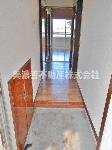 ６５５７６　岐阜市折立アパートの玄関