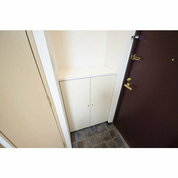 シャルム花池の玄関