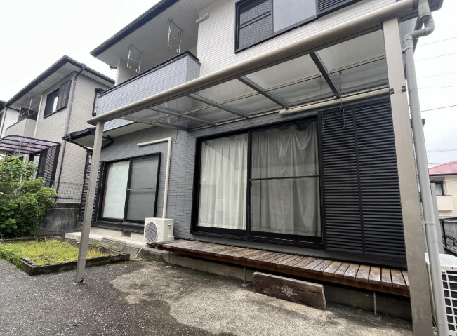 高知市潮見台１丁目　中古一戸建て（高台）の居間・リビング|明るく開放的なリビング空間♪隣接の和室と合わせてゆったり使えます！