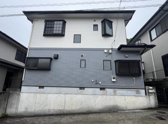 高知市潮見台１丁目　中古一戸建て（高台）の洋室|バルコニーに面した明るい洋室！主寝室やゆったり個室におすすめです