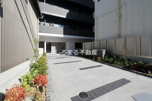 プレサンスＮＥＯ九条ディアシスのエントランス