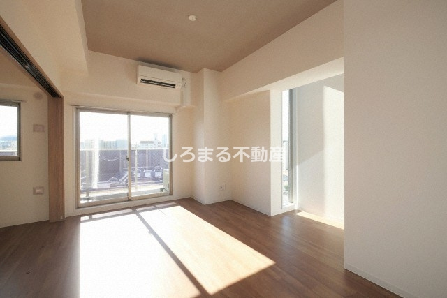 プレサンスＮＥＯ九条ディアシスの居間・リビング