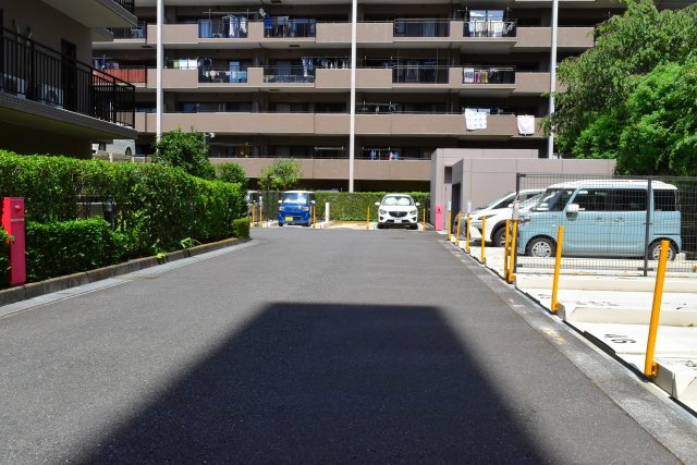 東村山市富士見町１丁目の中古マンションの駐車場