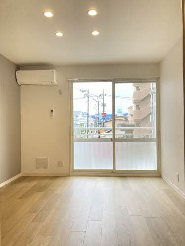 セフィラ渋木の洋室|明るい洋室です