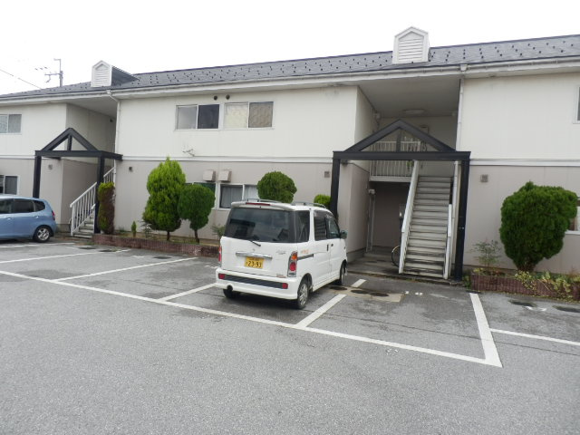 フレグランス・オカの駐車場