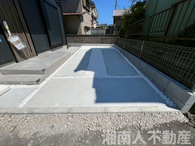 平塚市岡崎  新築戸建の駐車場|カースペースがあります