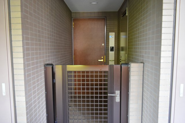 東村山市富士見町１丁目の中古マンションの玄関