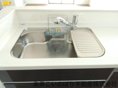 【設備】 | Erde白岡市白岡11期5号棟 | ビルトイン浄水器付きです。大切な家族にはいい水を飲んでもらいたいですね。