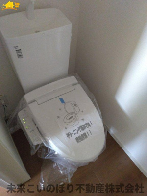 【トイレ】 | Erde白岡市白岡11期5号棟 | シンプルな機能を搭載したトイレ。家族みんなが使う場所だからこそ清潔にこだわりたいですね。