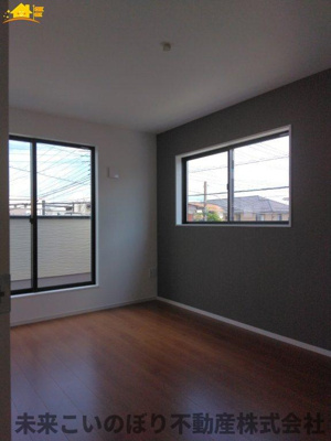 【寝室】 | Erde白岡市白岡11期5号棟 | 主寝室は大型ベッドもラクラク設置できます♪ゆとりある動線も確保でき、ゆったりとお寛ぎいただけます♪