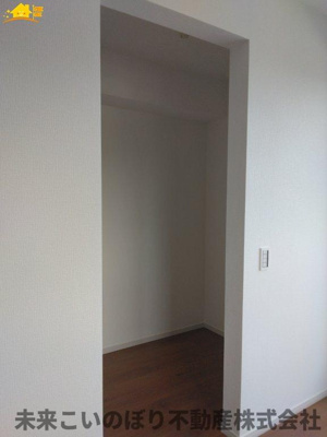 【収納】 | Erde白岡市白岡11期5号棟 | たくさん収納可能なウォークインクローゼットがあるので、収納家具を置かずにお部屋がスッキリ！