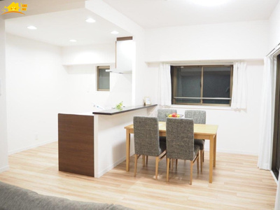 【居間・リビング】 | ライオンズマンション武里 | 一日の中で多くの時間を過すことになるリビングダイニングだからこそ、いつも穏やかな空間であることが必然。爽やかな通風と採光を存分に感じる事が出来る空間です。