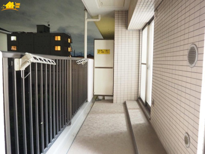 【バルコニー】 | ライオンズマンション武里 | 南向きのバルコニーは日当たり風当たりがとてもいいです。
洗濯物も良く乾きますね。
