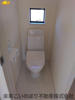 【トイレ】 | HeartfurlTown伊奈町小室 | シンプルな機能を搭載したトイレ。家族みんなが使う場所だからこそ清潔にこだわりたいですね。