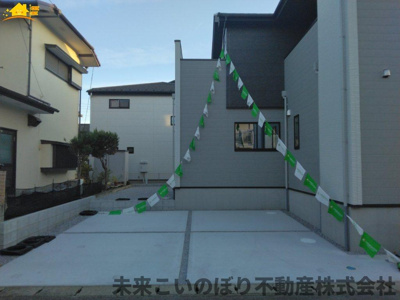 【駐車場】 | LIGARE蓮田市桜台4期 | 駐車スペースはゆとりのある2台分確保されています。
車の運転が不安な方もゆっくり入出庫できるので安心です。