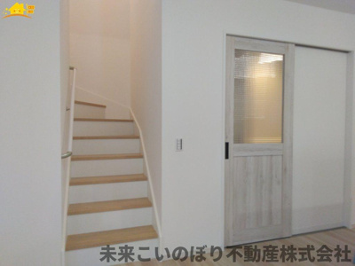 【内装】 | LIGARE蓮田市桜台4期 | 階段スペースには手すりがついており安心です