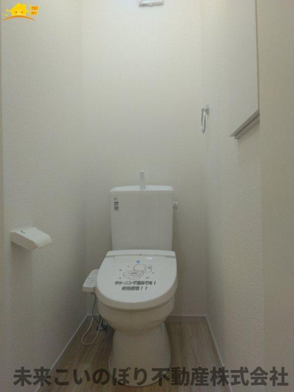 【トイレ】 | LIGARE蓮田市桜台4期 | シンプルな機能を搭載したトイレ。家族みんなが使う場所だからこそ清潔にこだわりたいですね。