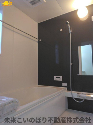 【浴室】 | LIGARE蓮田市桜台4期 | １坪サイズのバスルーム。浴室換気乾燥機を標準装備。乾きやすい床やお手入れのしやすい排水口など、いつも清潔にご使用いただけます。