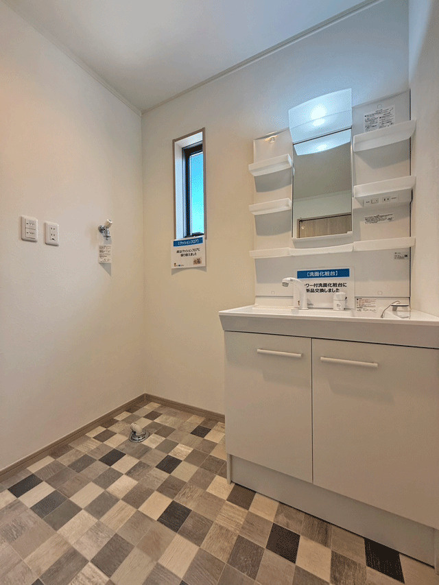 仙台市太白区大谷地　フルリフォーム住宅♪の独立洗面台