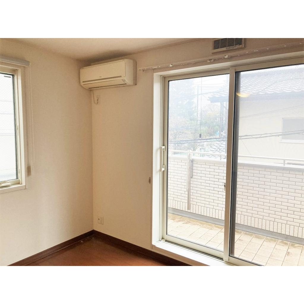 富士見台4丁目戸建貸家の居間・リビング|洋室