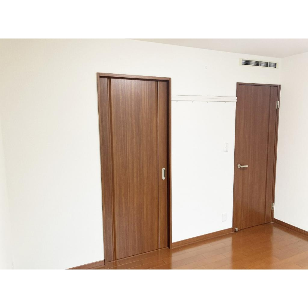 富士見台4丁目戸建貸家の居間・リビング|洋室