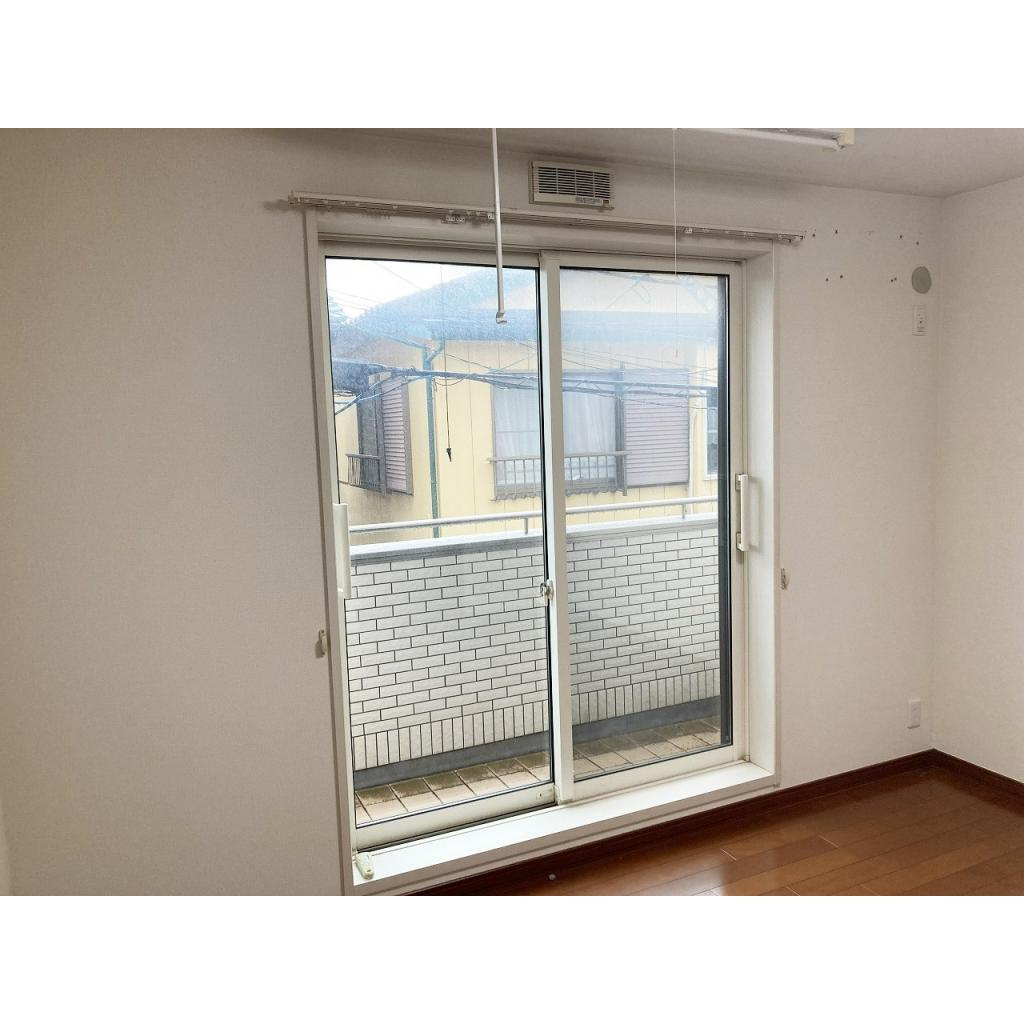 富士見台4丁目戸建貸家の居間・リビング|洋室