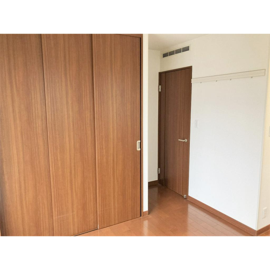 富士見台4丁目戸建貸家の居間・リビング|洋室