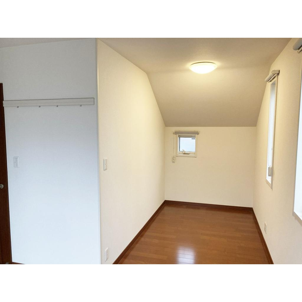 富士見台4丁目戸建貸家の居間・リビング|洋室