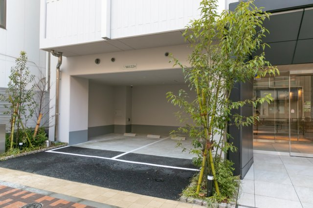 プラウドフラット上野松が谷の駐車場