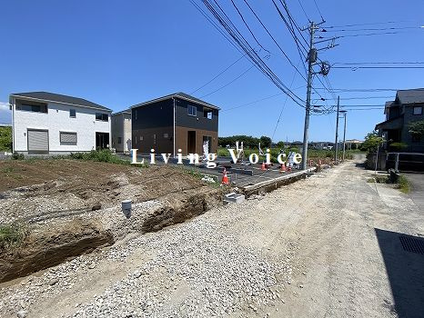 【前面道路含む現地写真】 | 【仲介手数料０円】南足柄市中沼第12　新築一戸建て　5号棟　全3棟 | 南足柄市中沼第12　新築一戸建て　全3棟