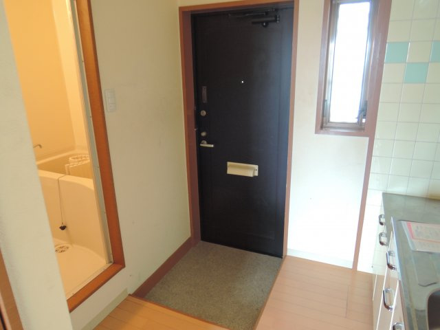 ウェルシー氷室の玄関