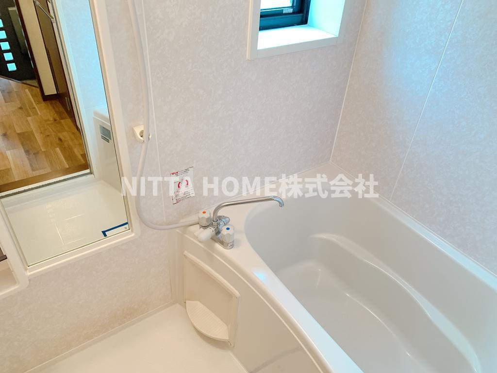 ファミーユの浴室|お風呂には嬉しい窓が付いています☆彡