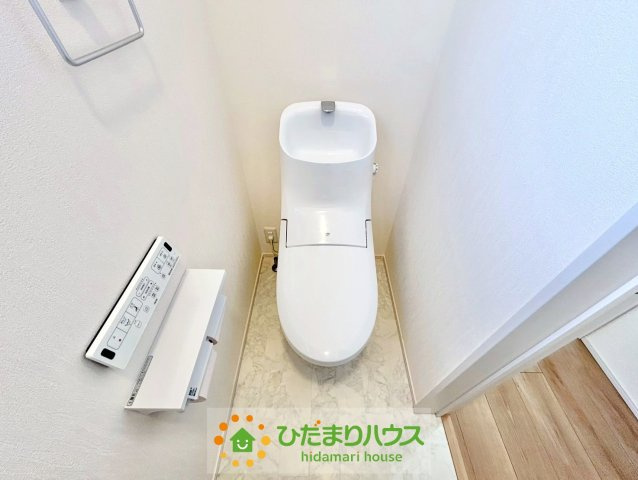 加須市下高柳　中古一戸建て　のトイレ|小窓のある明るいお手洗いです♪