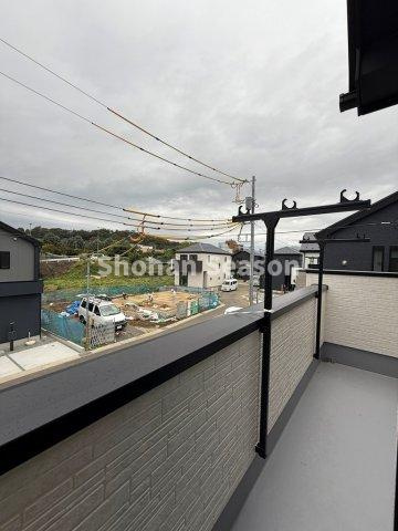 【バルコニー】 | 南西向きのバルコニー。2部屋から出入りでき洗濯動線良好です♪