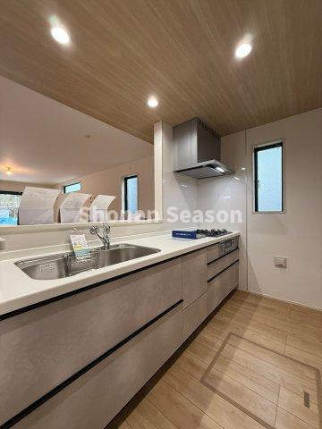 【キッチン】 | ご家族との会話を楽しみながら料理ができる対面式キッチン。