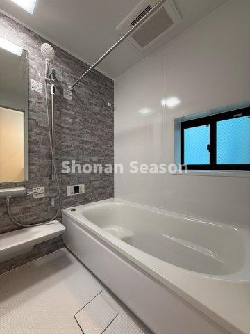 【浴室】 | 雨の日の洗濯も心配いらず「浴室乾燥機」に生活リズムがバラバラなご家庭にも嬉しい「追い焚き機能」付き！