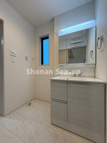 【洗面所】 | 鏡裏の収納を活用すれば生活感が出にくく、スタイリッシュな洗面空間に♪