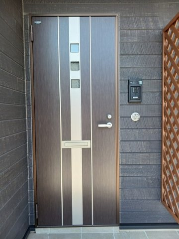 レフィナード高城　Ａの玄関