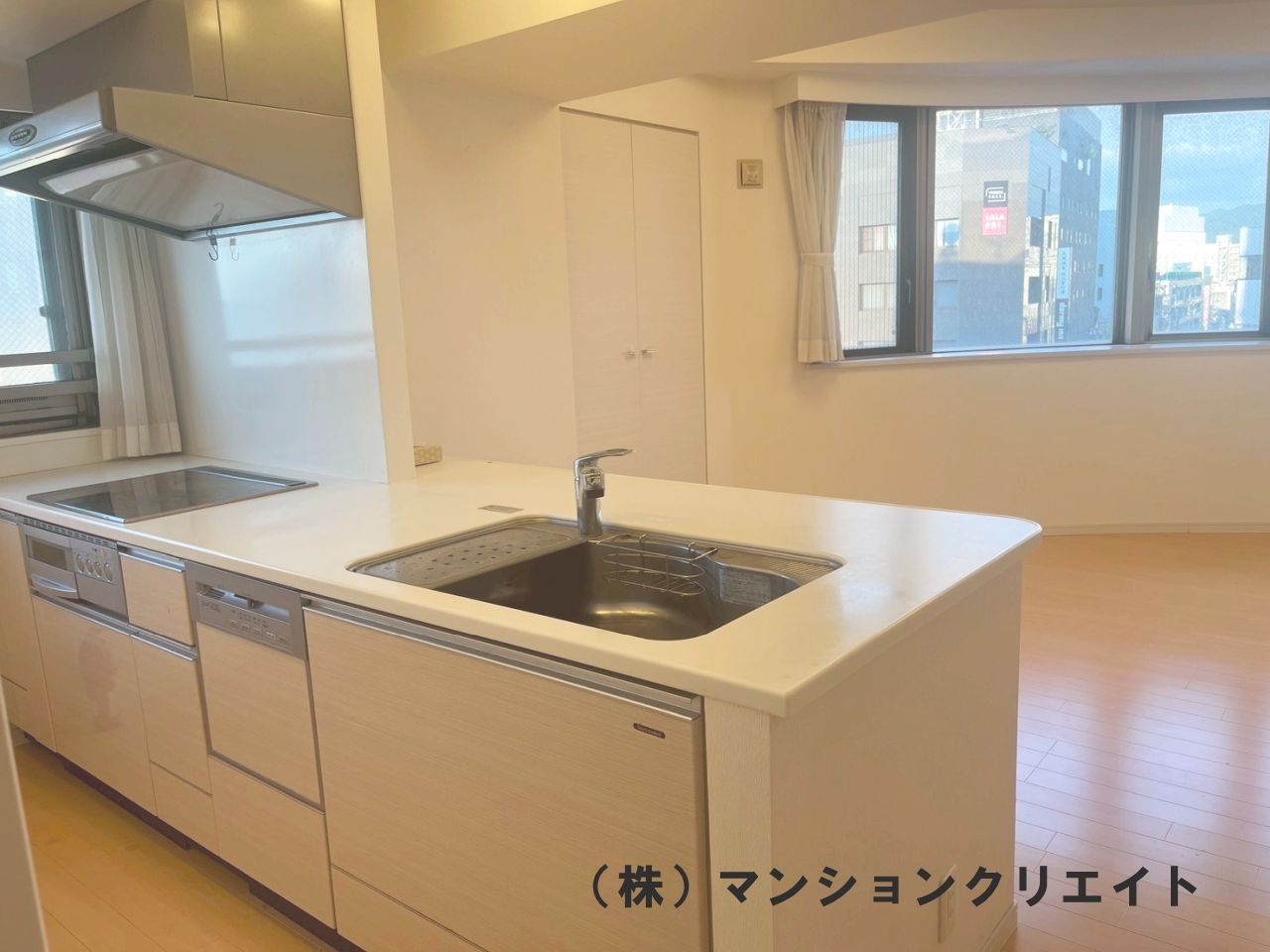 幸橋グランデCHAのキッチン|オープンキッチンは開放的ですね。